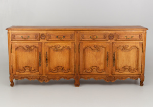 картинка Старинный комод салоне старинных вещей "Шебби" являющийся официальным дистрибьютором в России и Беларуси