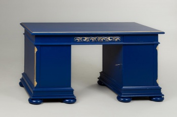 Старинный письменный стол с золоченой росписью код. RM4101730