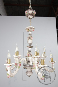 картинка Антикварная люстра салоне старинных вещей "Шебби" являющийся официальным дистрибьютором в России и Беларуси