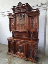 Антикварный буфет из ореха с колоннами в виде гротескных фигур код. BE4165313