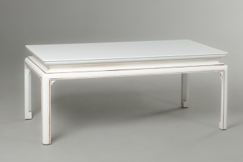 Старинный журнальный столик белого цвета код.&nbsp;RM4101729