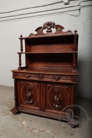 Антикварный дубовый поставец в охотничьем стиле код. BE4097538