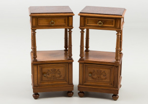 картинка Антикварные тумбочки (2 шт.) салоне старинных вещей "Шебби" являющийся официальным дистрибьютором в России и Беларуси