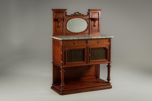 картинка Антикварный комод из красного дерева с зеркалом и бронзовой отделкой салоне старинных вещей "Шебби" являющийся официальным дистрибьютором в России и Беларуси