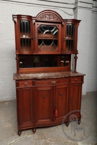 картинка Старинный буфет с зеркалом и мраморной столешницей салоне старинных вещей "Шебби" являющийся официальным дистрибьютором в России и Беларуси