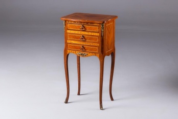 Старинный комод, декорированный в технике маркетри код. RM4101137