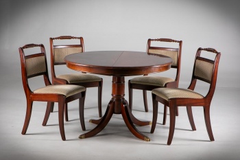 Старинный комплект для столовой из красного дерева: стол с латунными элементами и 4 стула код.&nbsp;RM4165651