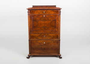 картинка Антикварный секретер салоне старинных вещей "Шебби" являющийся официальным дистрибьютором в России и Беларуси