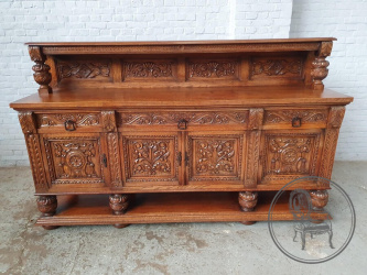 Антикварный комод в в стиле тюдор с резным цветочным орнаментом код. BE107423
