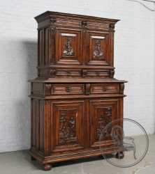 Антикварный буфет первой половины XIX века с резьбой с античным сюжетом код. BE107534