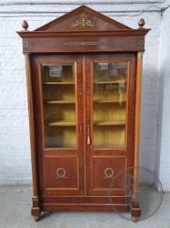 Антикварный шкаф из красного дерева в стиле ампир с бронзовыми накладками код. BE4139725