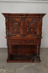 Антикварный поставец с фасадом в виде сложного растительного орнамента и мифологических фигур код. BE107268