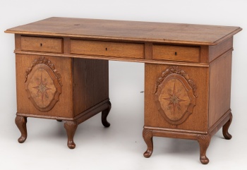 Старинный письменный стол с резными накладками код. RM4100575