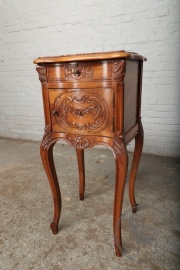 Антикварная ореховая тумбочка с мраморной столешницей код. BE4097347