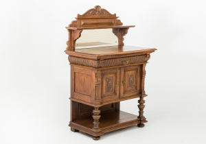 картинка Антикварный комод салоне старинных вещей "Шебби" являющийся официальным дистрибьютором в России и Беларуси