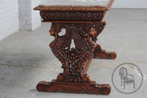 картинка Антикварный кофейный столик с мраморной столешницей и ножками в виде сфинкса салоне старинных вещей "Шебби" являющийся официальным дистрибьютором в России и Беларуси