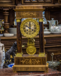 Антикварные часы из красного дерева с интарсиями и позолотой код. KMP43