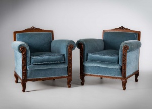 картинка Старинные кресла (2 шт.), декорированные резьбой с цветочным орнаментом салоне старинных вещей "Шебби" являющийся официальным дистрибьютором в России и Беларуси