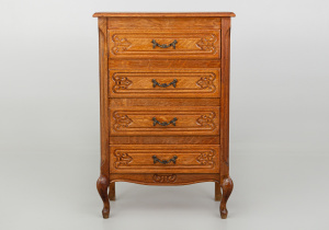 картинка Старинный комод салоне старинных вещей "Шебби" являющийся официальным дистрибьютором в России и Беларуси