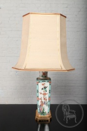 Старинная настольная лампа с фарфоровым расписным основанием код. BE4135638