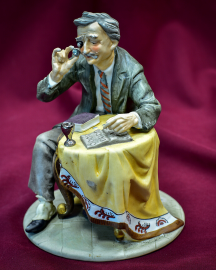 Фарфоровая статуэтка Capodimonte "Оценщик" код. BL16/1