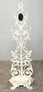 картинка Антикварная вешалка из чугунного литья в стиле Ренессанс салоне старинных вещей "Шебби" являющийся официальным дистрибьютором в России и Беларуси