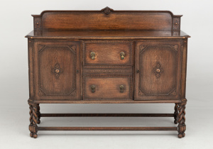 картинка Старинный комод салоне старинных вещей "Шебби" являющийся официальным дистрибьютором в России и Беларуси