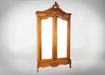 Антикварный платяной шкаф (армуар) в стиле Людовика XV код.&nbsp;RM4165902