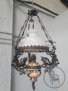 картинка Антикварная люстра из бронзы с плафоном из опалового стекла салоне старинных вещей "Шебби" являющийся официальным дистрибьютором в России и Беларуси