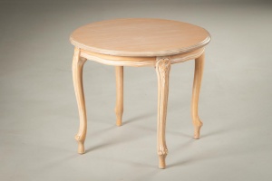 картинка Старинный столик из бука салоне старинных вещей "Шебби" являющийся официальным дистрибьютором в России и Беларуси