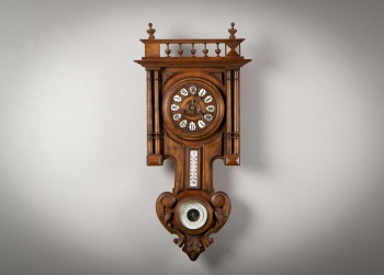 Антикварные часы с термометром и барометром, оснащенные маятником код.&nbsp;RM4165563