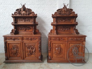 картинка Пара антикварных открытых буфетов со скульптурной резьбой салоне старинных вещей "Шебби" являющийся официальным дистрибьютором в России и Беларуси