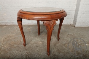 картинка Антикварный столик с ротангом в стиле Королевы Анны салоне старинных вещей "Шебби" являющийся официальным дистрибьютором в России и Беларуси