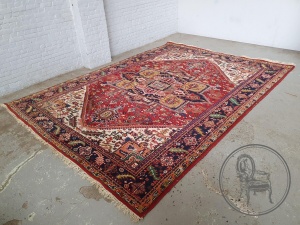 картинка Антикварный ковер салоне старинных вещей "Шебби" являющийся официальным дистрибьютором в России и Беларуси