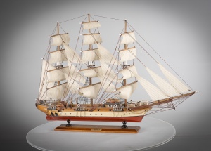 картинка Старинный макет фрегата салоне старинных вещей "Шебби" являющийся официальным дистрибьютором в России и Беларуси