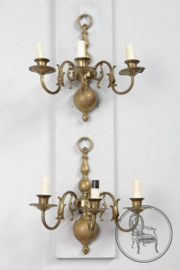 картинка Антикварные настенные светильники салоне старинных вещей "Шебби" являющийся официальным дистрибьютором в России и Беларуси
