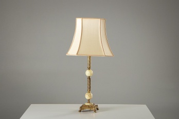 Старинная настольная лампа из латуни с ониксом код. RM4101646