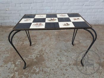 Старинный кофейный столик с иллюстрациями на охотничью тематику код. BE3259557