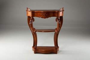 картинка Антикварный консольный столик из красного дерева с цветочной резьбой салоне старинных вещей "Шебби" являющийся официальным дистрибьютором в России и Беларуси