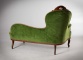 Антикварная кушетка в Викторианском стиле с резной высокой спинкой и в обивке из зеленого бархата код. RM4165490 фото 10