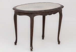 картинка Старинный журнальный столик на изогнутых ножках с ротангом салоне старинных вещей "Шебби" являющийся официальным дистрибьютором в России и Беларуси