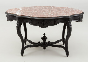 картинка Антикварный стол салоне старинных вещей "Шебби" являющийся официальным дистрибьютором в России и Беларуси