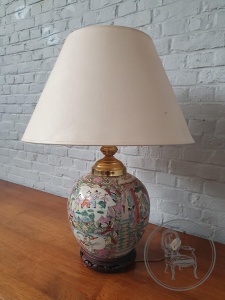 картинка Старинная настольная лампа в ориентальном стиле салоне старинных вещей "Шебби" являющийся официальным дистрибьютором в России и Беларуси