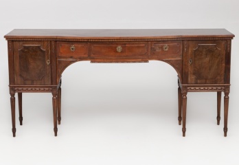 Старинный комод утонченной формы с изысканной резьбой код. RM4100635