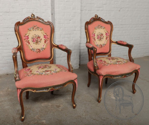 Антикварные кресла (2 шт.) из ореха с гобеленом код. BE107087
