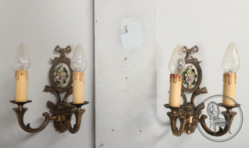 Антикварные настенные светильники (2 шт.) с фарфоровыми медальонами код. BE81372