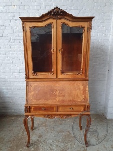 картинка Старинный высокий ореховый секретер с маркетри салоне старинных вещей "Шебби" являющийся официальным дистрибьютором в России и Беларуси