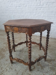 картинка Антикварный приставной столик с винтовыми опорами Barley Twist салоне старинных вещей "Шебби" являющийся официальным дистрибьютором в России и Беларуси