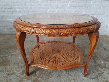 Антикварный дубовый столик с ротангом и стеклом код. BE107112