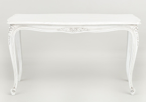 картинка Старинный столик салоне старинных вещей "Шебби" являющийся официальным дистрибьютором в России и Беларуси